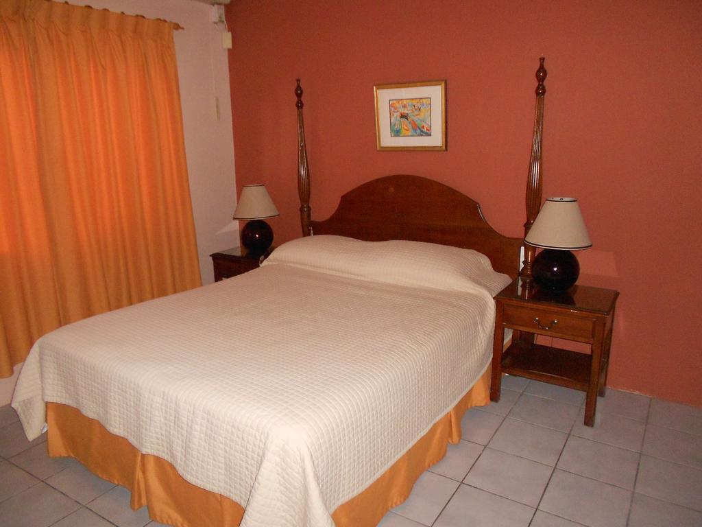 Pipers Cove Resort Runaway Bay Room photo